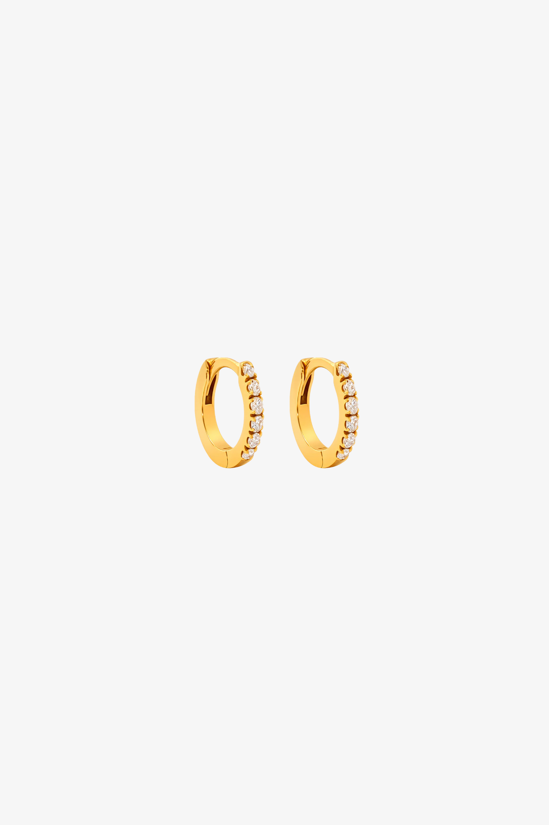Mini brincos de argola em ouro rosa com diamantes