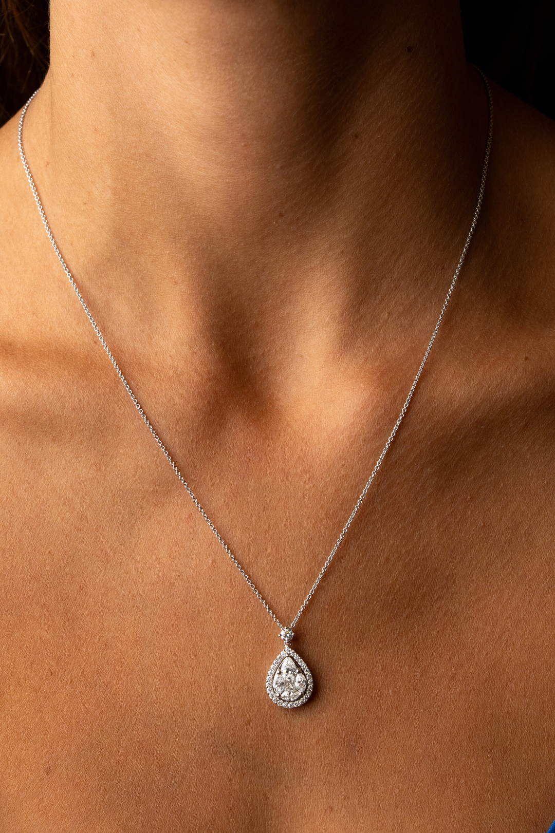 Drop White Gold Necklace with Diamonds