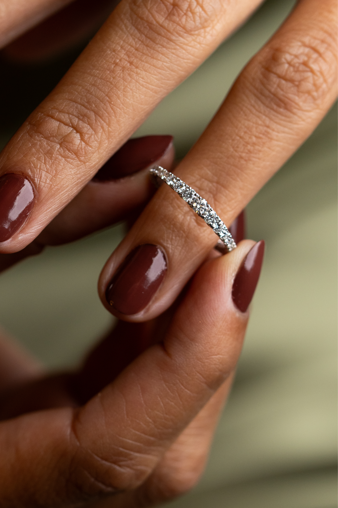 Anel de noivado em ouro branco com diamantes