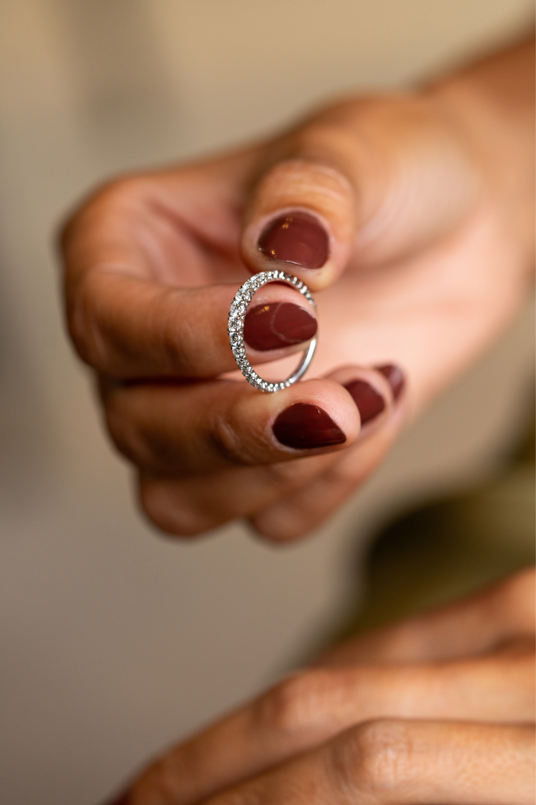 Anel de noivado em ouro branco com diamantes