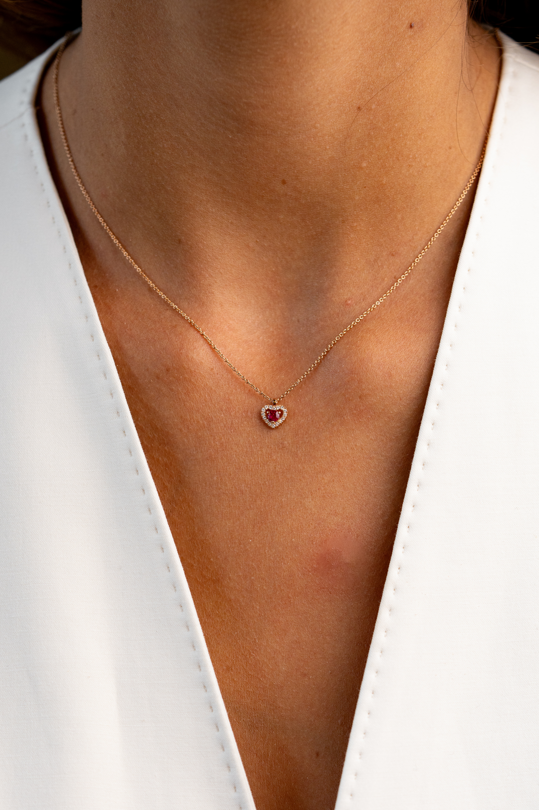 Colar de Ouro Rosa com Coração e Rubi