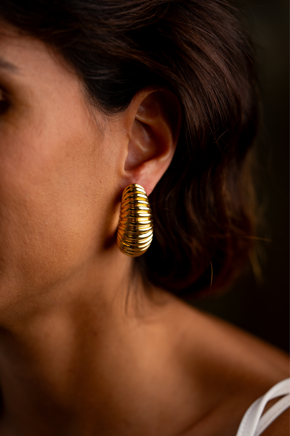 Argolas em ouro com textura