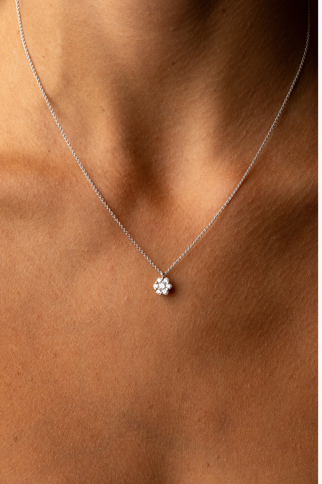 Flower White Gold Necklace with Diamonds