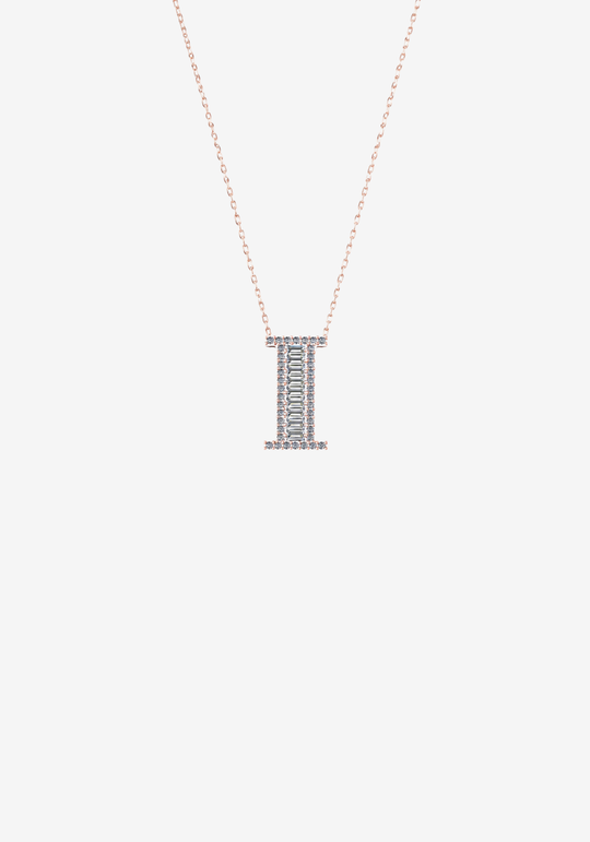 Colar letra em ouro e diamantes