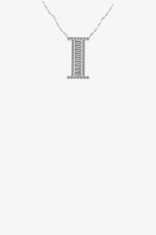 Colar letra em ouro e diamantes