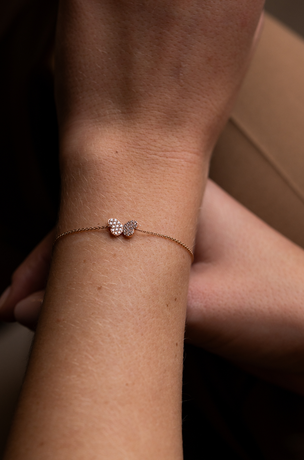 Pulseira de malha com borboleta em ouro rosa e diamantes
