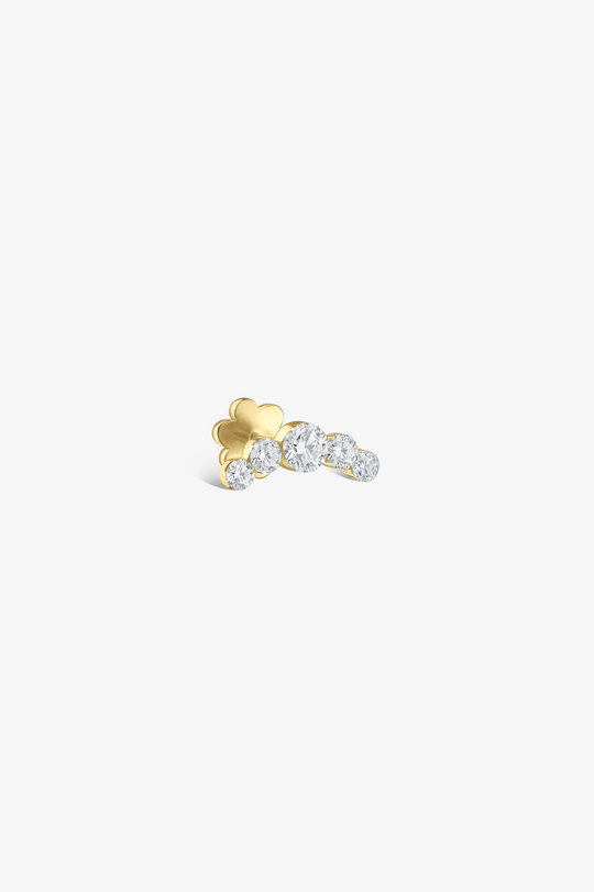 Piercing em curva com cinco diamantes 