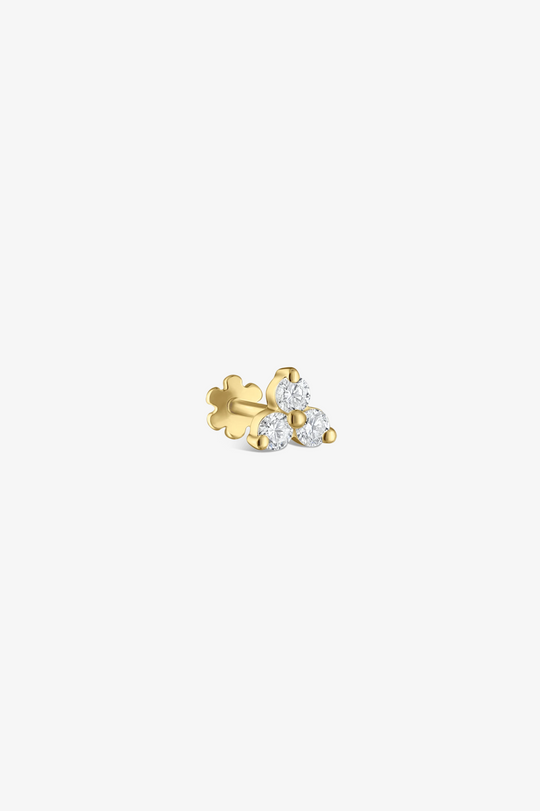 Piercing com três diamantes