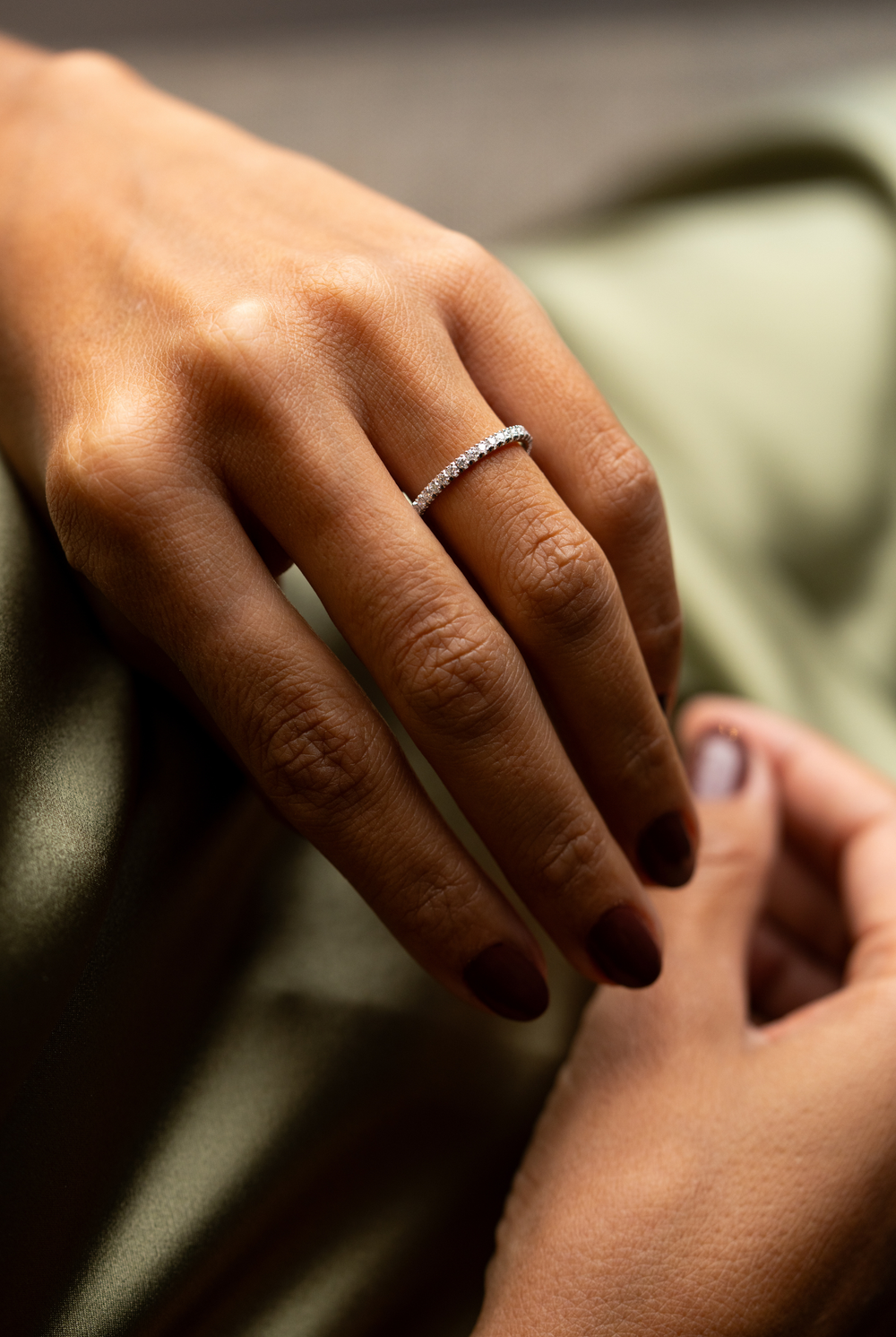 Anel de noivado em ouro branco com diamantes
