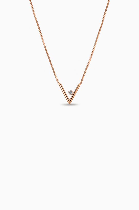 Colar V em Ouro Rosa com Diamante