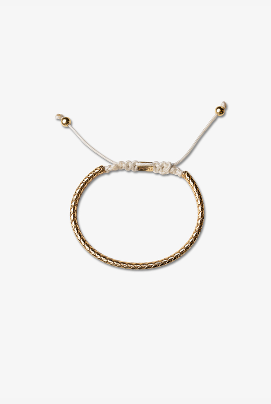 Pulseira em prata amarela com algodão branco