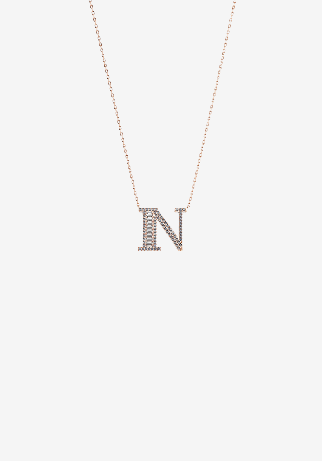 Colar letra em ouro e diamantes
