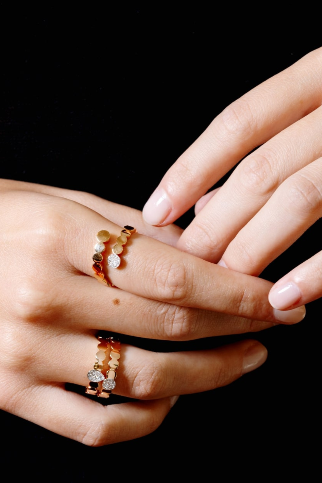 Anel Millenuci em ouro rosa com diamantes