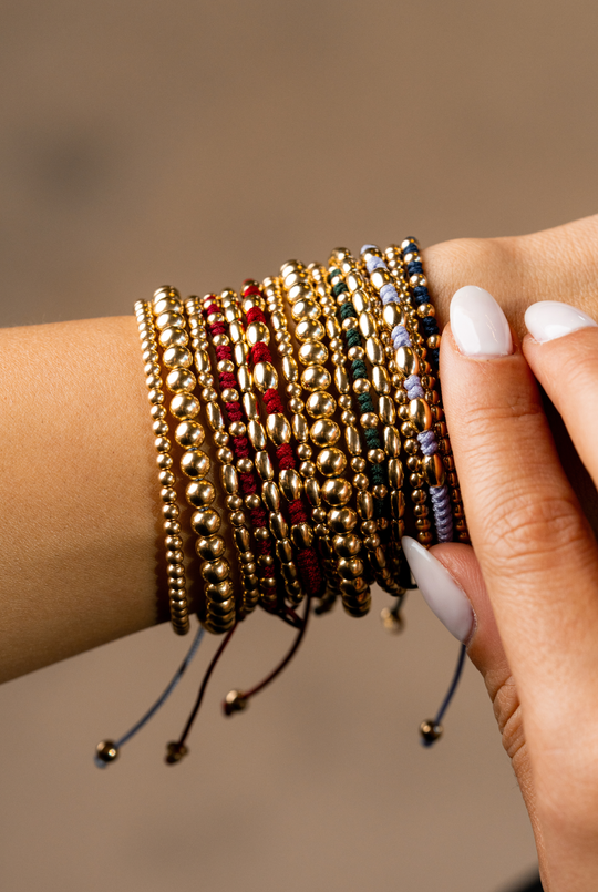 Pulseira em ouro amarelo com algodão verde escuro