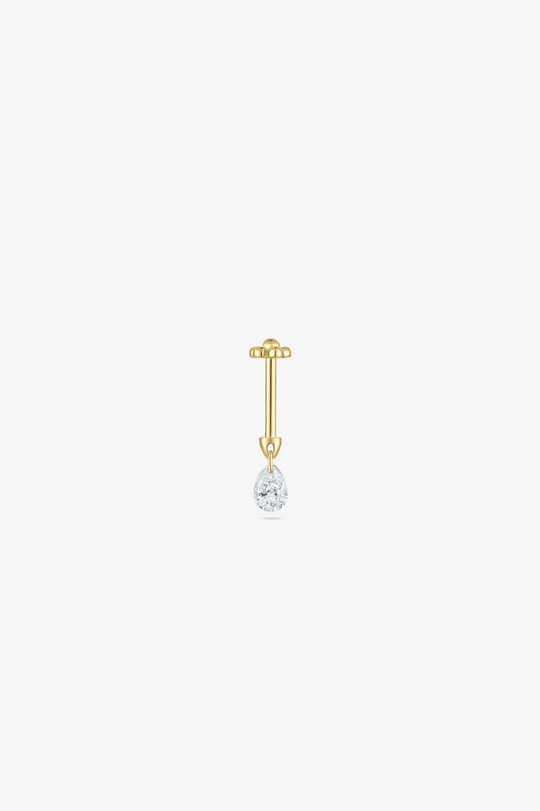 Piercing em pêra com diamantes