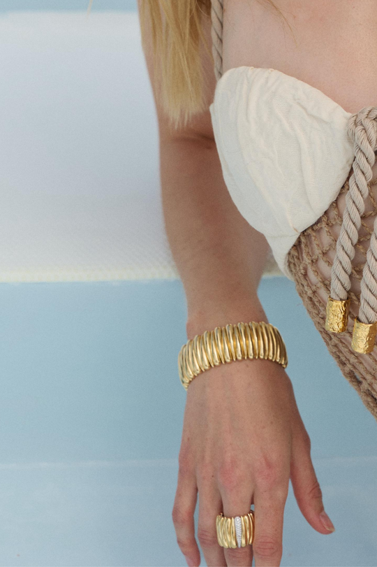 Anel de ouro amarelo com diamantes