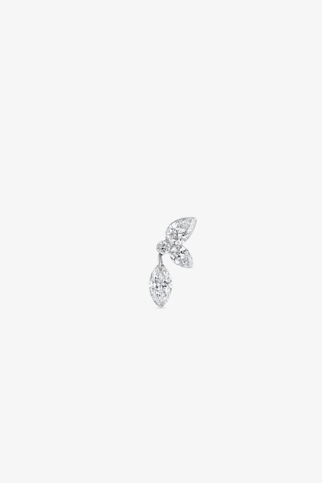 Piercing em pêra com diamantes