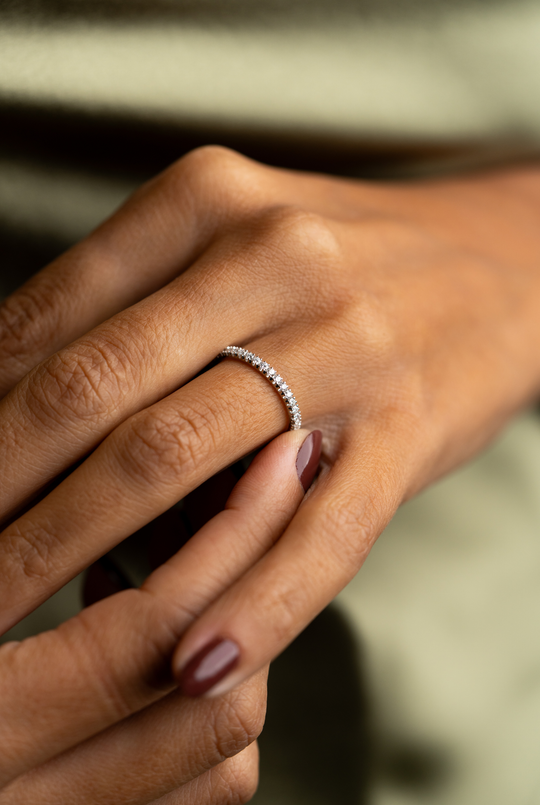 Anel de noivado em ouro branco com diamantes