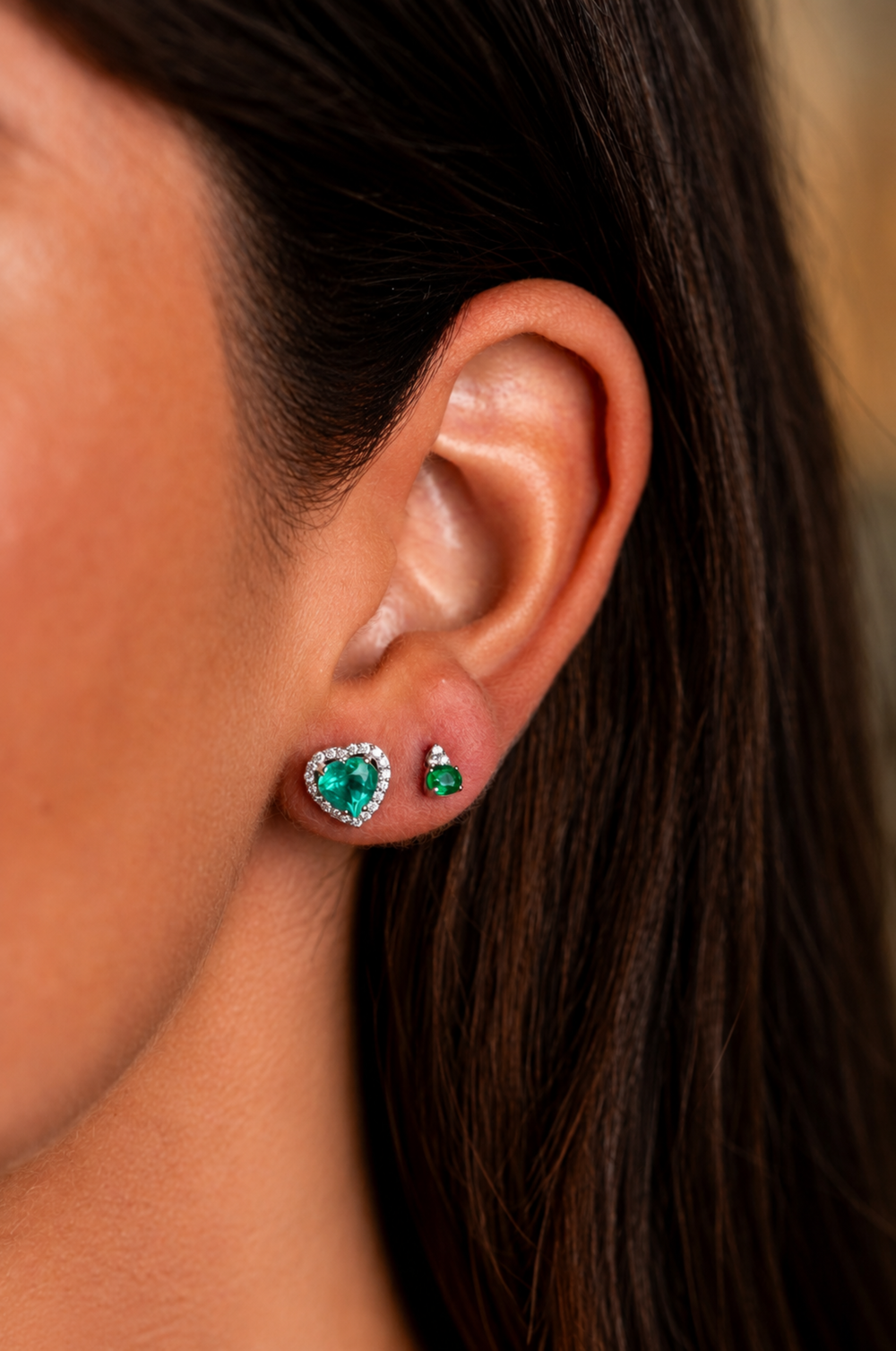 Heart White Gold Earrings with Diamonds and Emerald