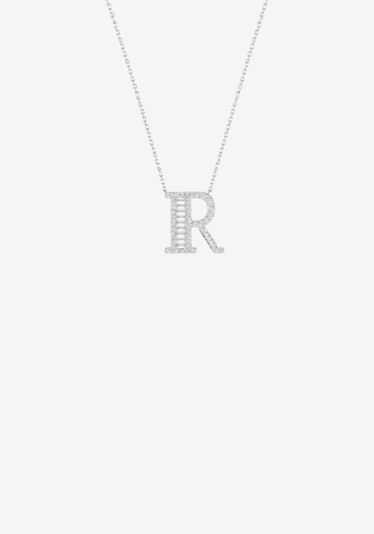 Colar letra em ouro e diamantes