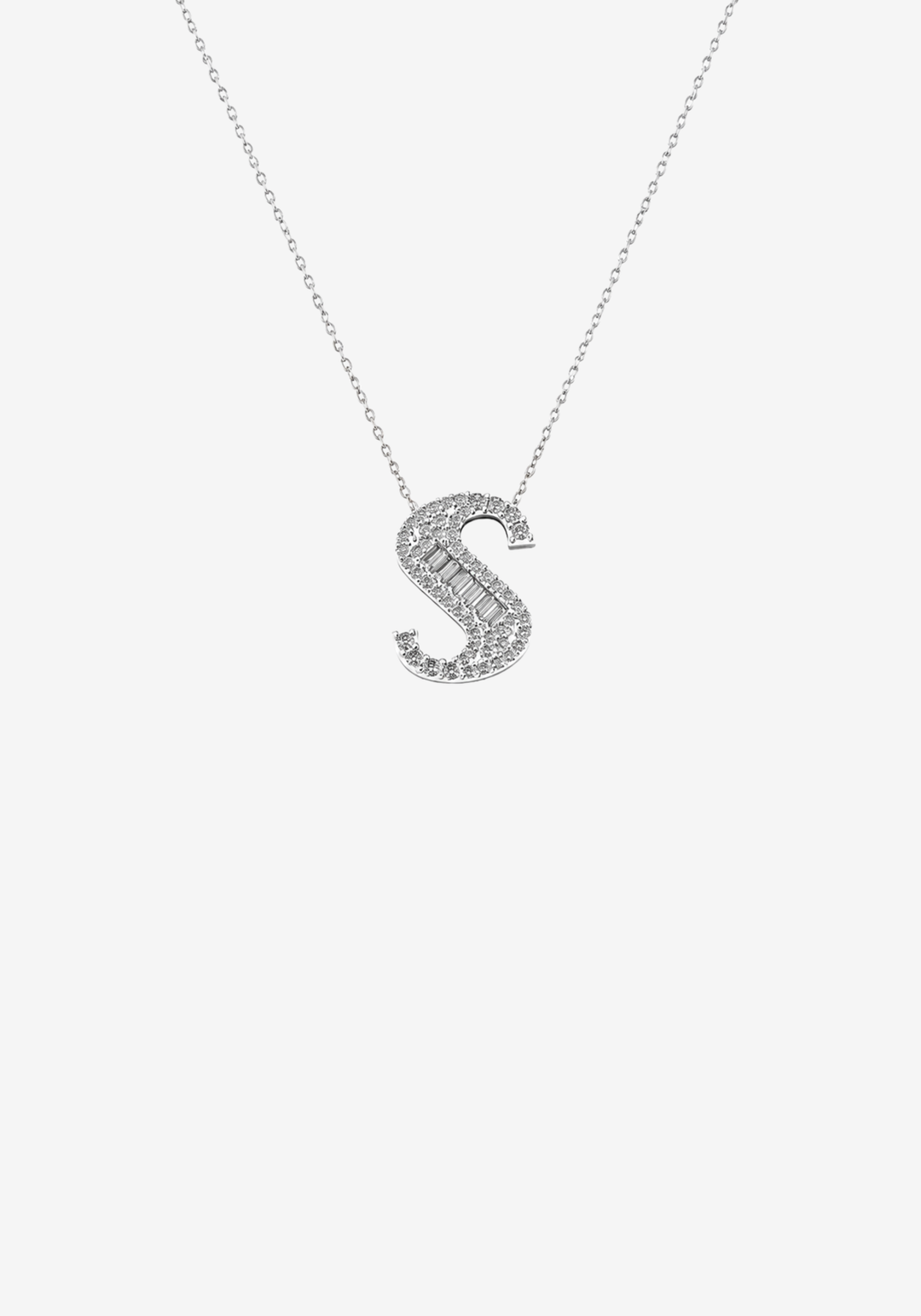 Colar letra em ouro e diamantes