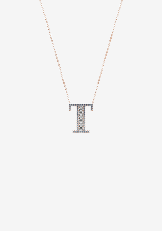 Colar letra em ouro e diamantes