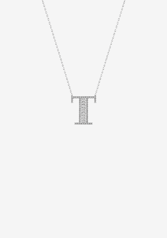 Colar letra em ouro e diamantes