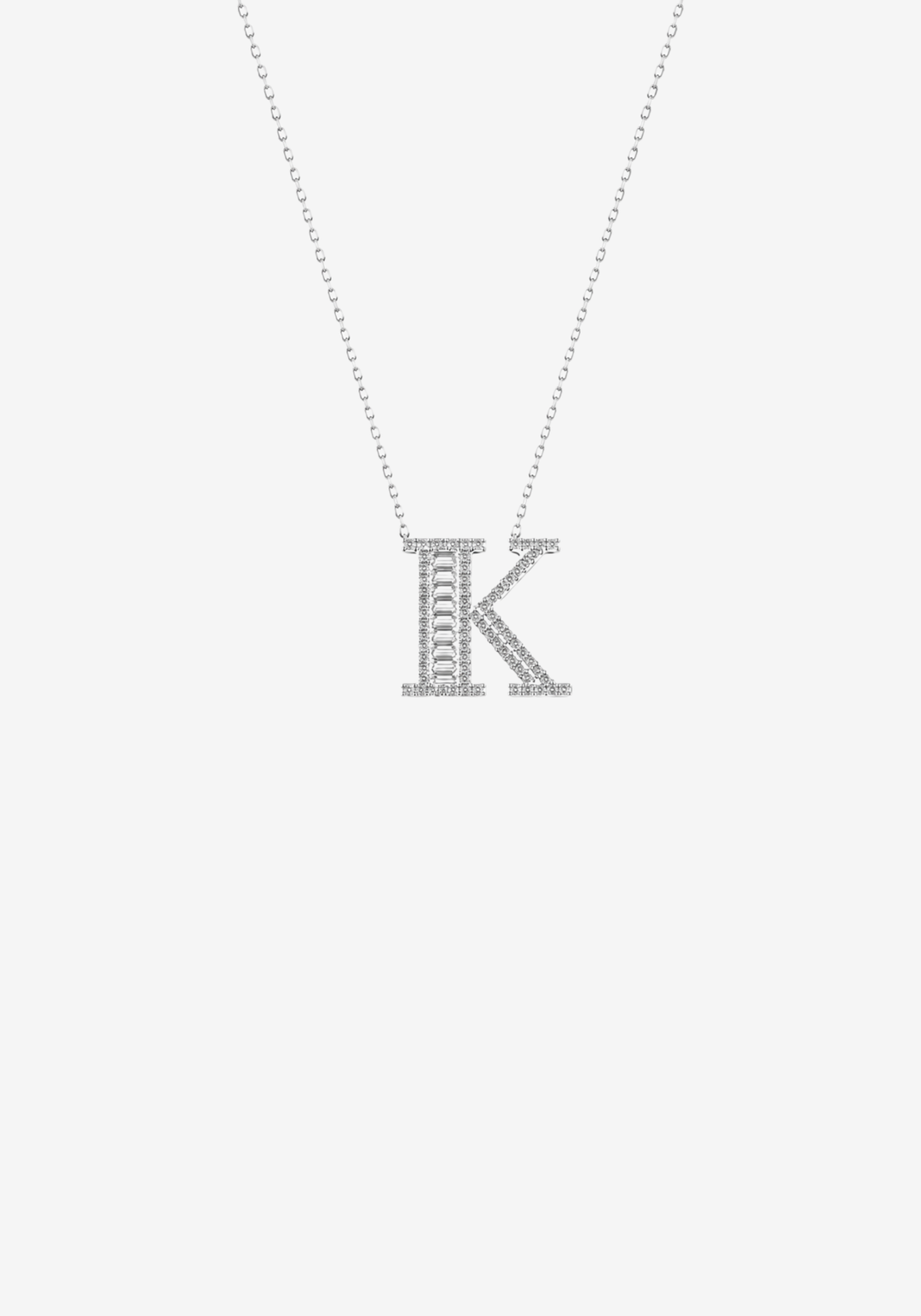 Colar letra em ouro e diamantes