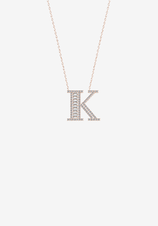 Colar letra em ouro e diamantes