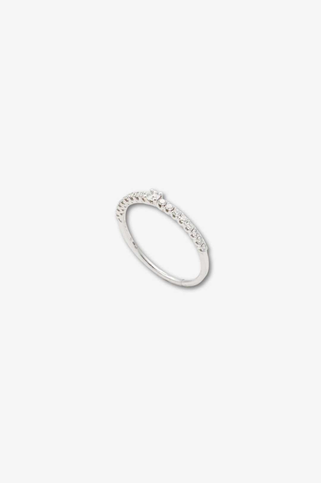 Anel de noivado em ouro branco com diamantes