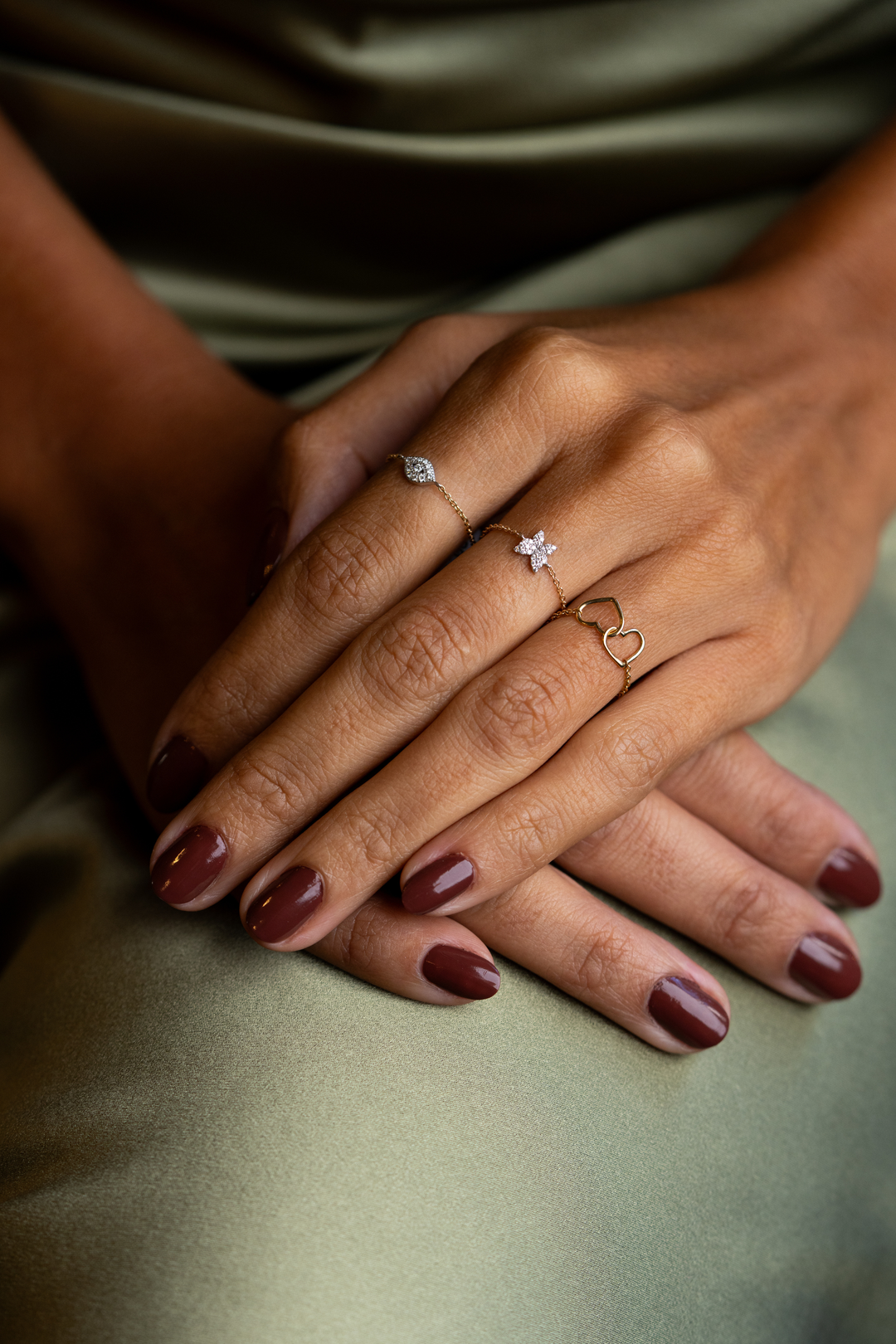 Anel de malha em ouro com dois corações