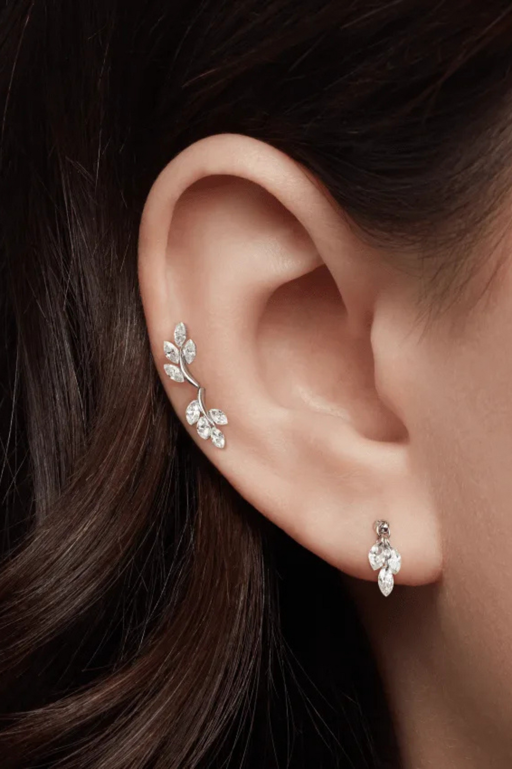 Piercing videira com diamantes