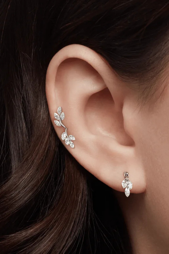 Piercing videira com diamantes