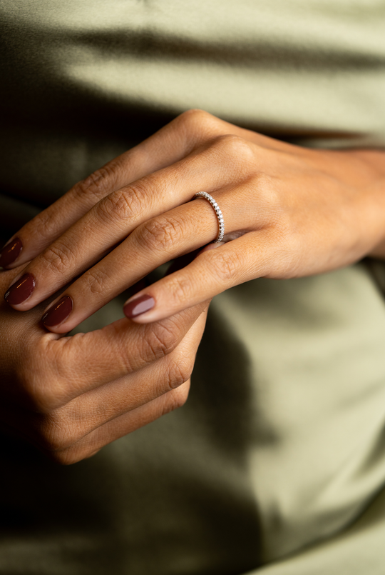 Anel de noivado em ouro branco com diamantes