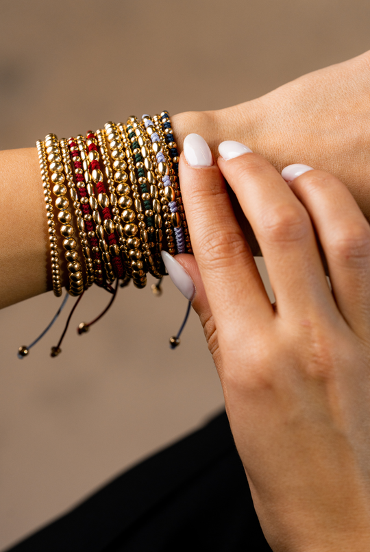 Pulseira às bolinhas em ouro amarelo com algodão verde escuro