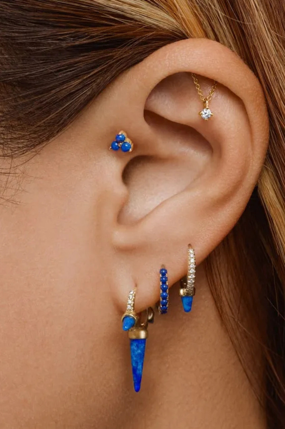 Piercing em V com diamante