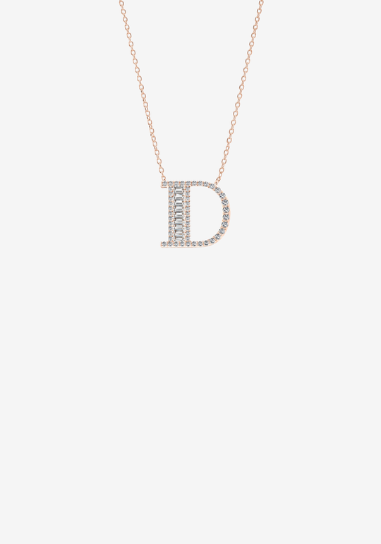 Colar letra em ouro e diamantes