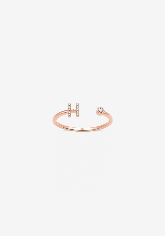 Anel em ouro rosa letra H