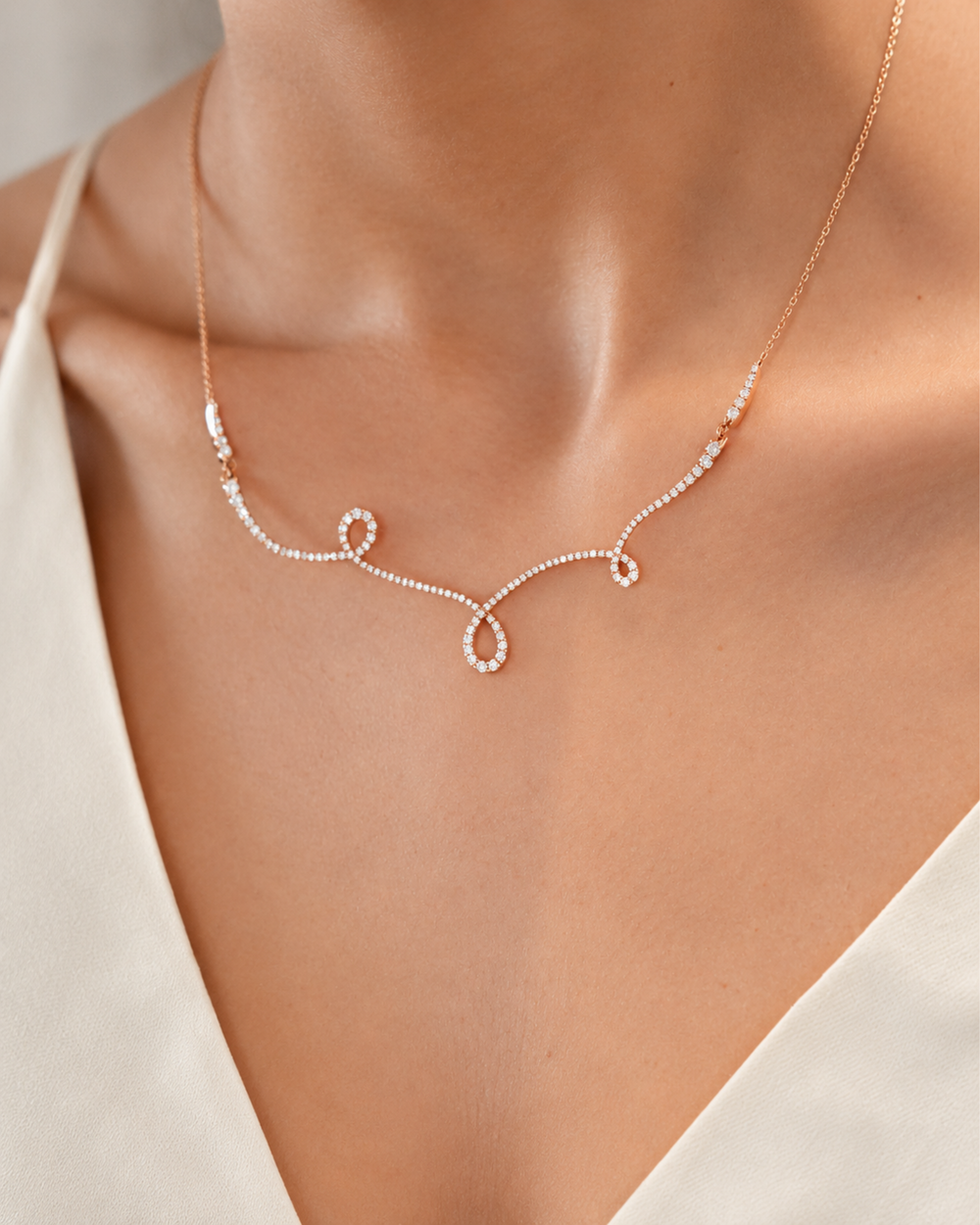 Colar Maison Rose em ouro rosa com diamantes