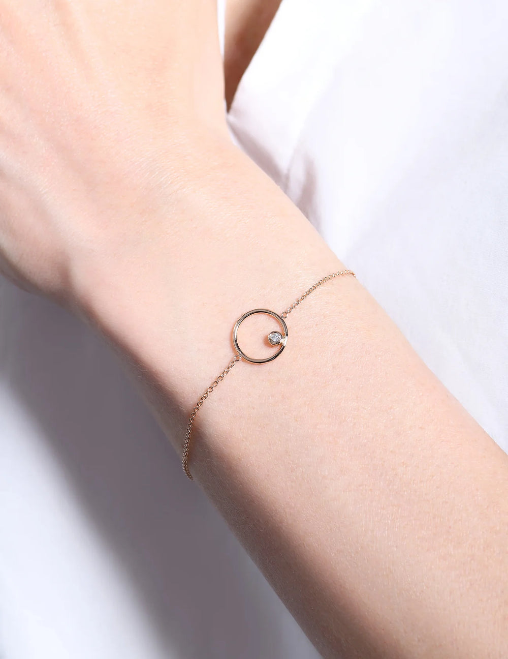 Pulseira círculo com diamante