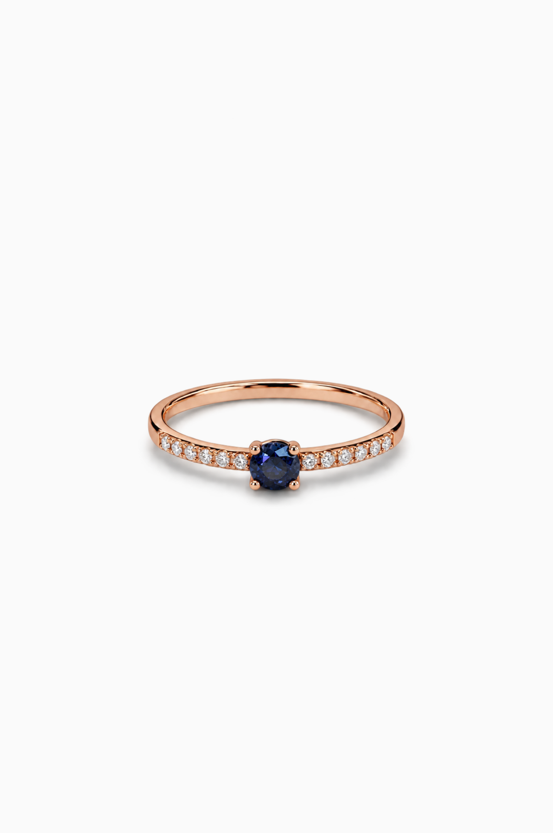 Anel em ouro rosa com diamantes e safira azul