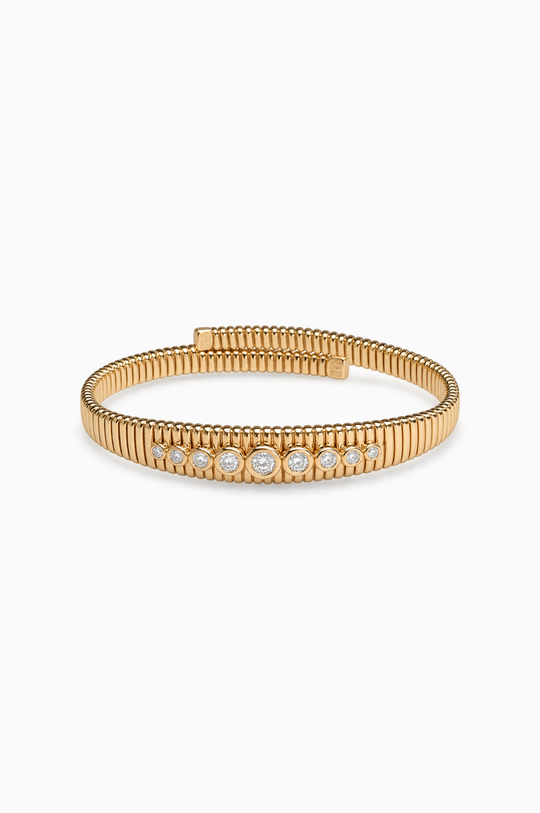 Pulseira em ouro amarelo com textura e 9 diamantes