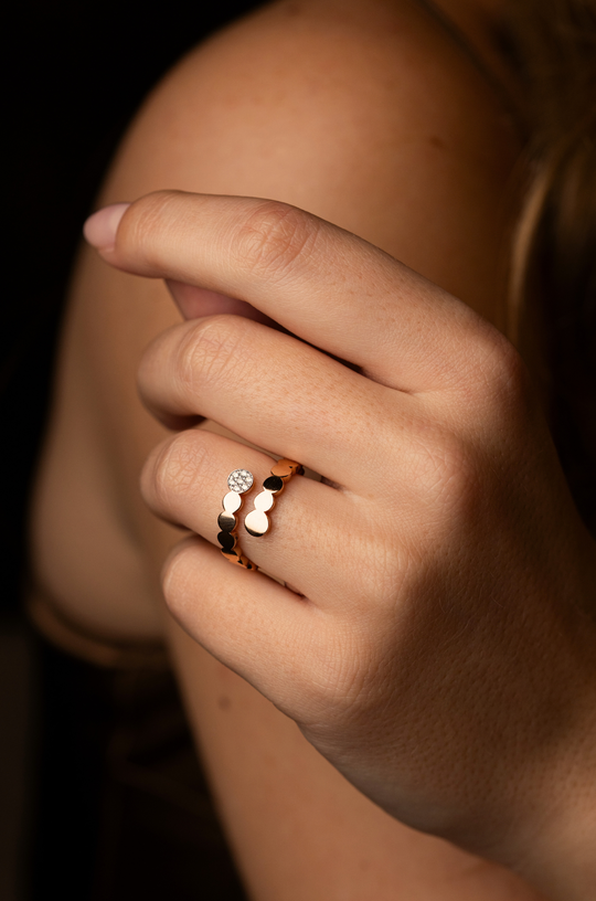 Anel Millenuci em ouro rosa com diamantes