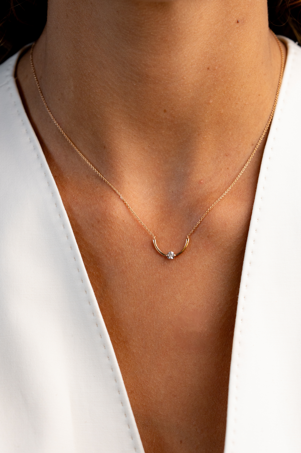 Colar de Ouro Rosa com Arco e Diamante