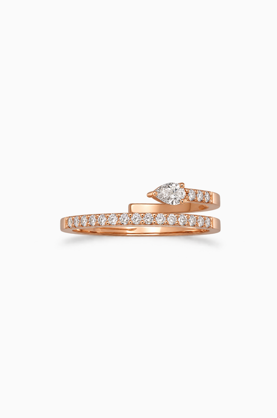 Anel Sattelite em ouro rosa com diamantes