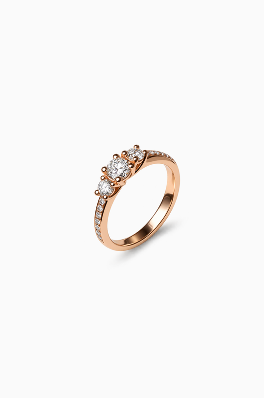 Anel de noivado em ouro rosa e diamantes