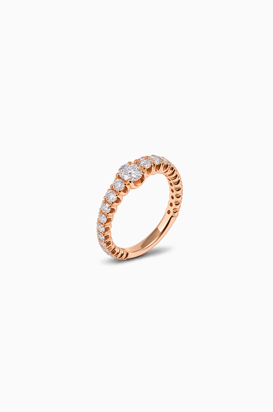 Anel de noivado em ouro rosa com diamantes