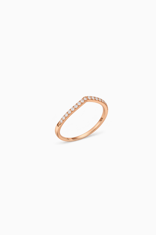 Anel V em ouro rosa com diamantes