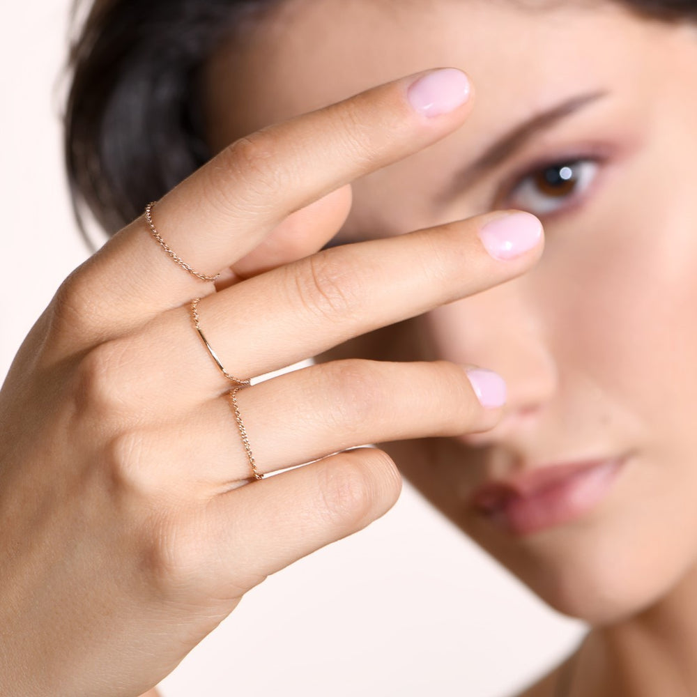 Chain Ring with an Arch in Gold