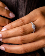 Anel Ouro Branco e Diamantes